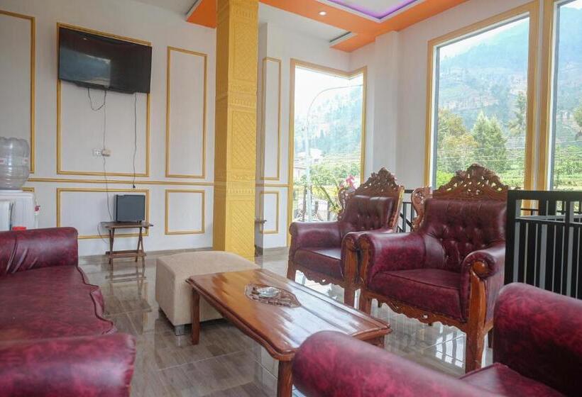 فندق Reddoorz Syariah Near Gerbang Dieng 2