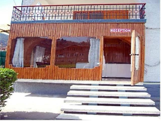 Отель Seasons Palace