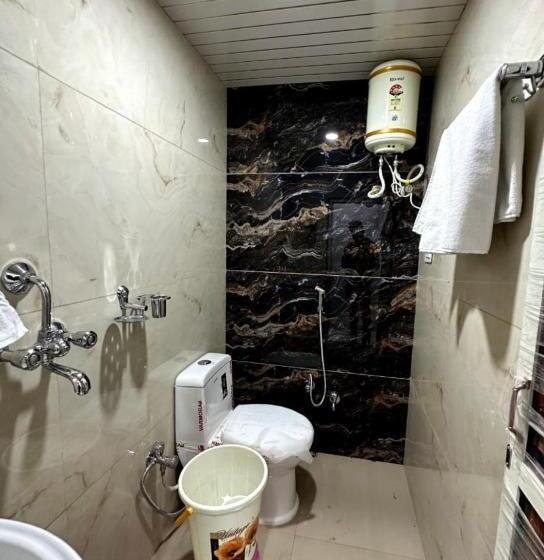 هتل Shivlingam Inn