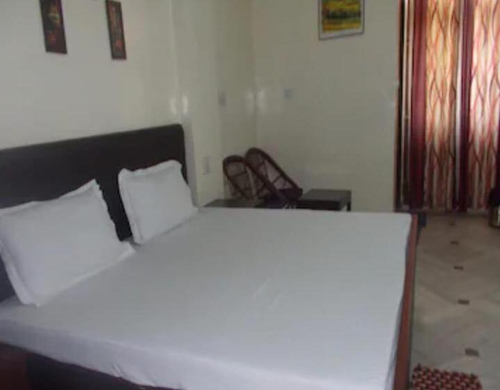 فندق Somnath Guest House
