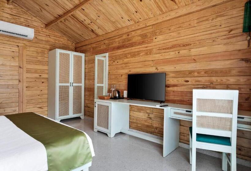 בית מלון כפרי Stone Wood Jungle Resort, Dandeli