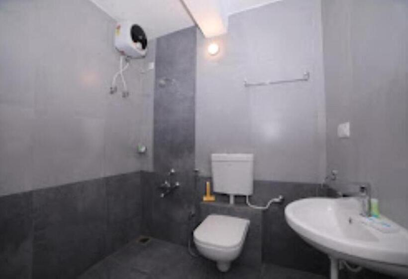 ホテル The Base Inn Puducherry