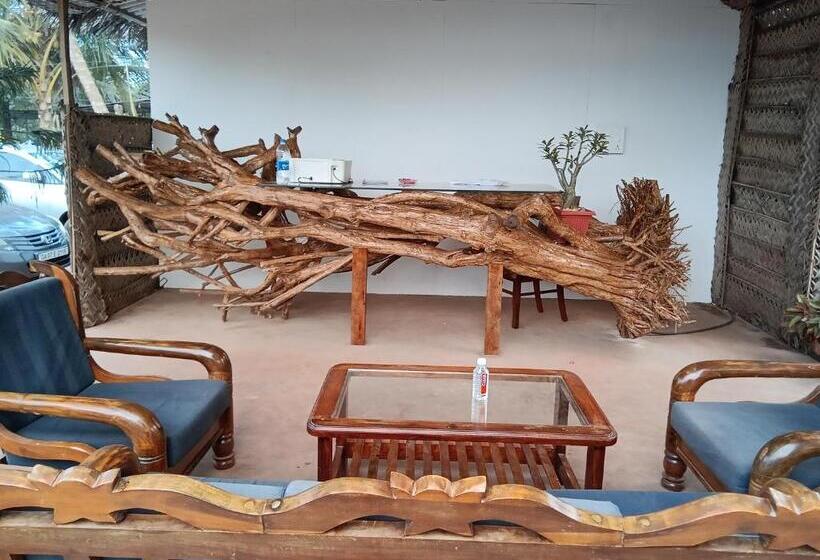 בית מלון כפרי The Coast Beach Resort