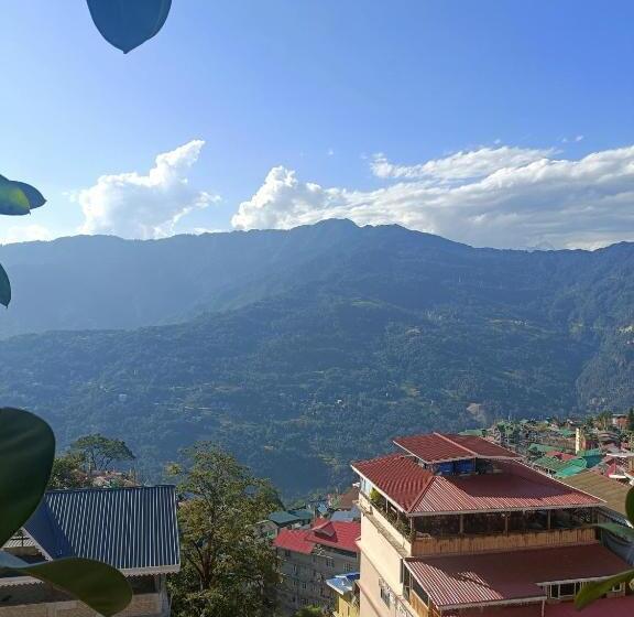 בית מלון כפרי The Lhonark Leisure