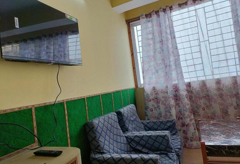 בית מלון כפרי The Lhonark Leisure