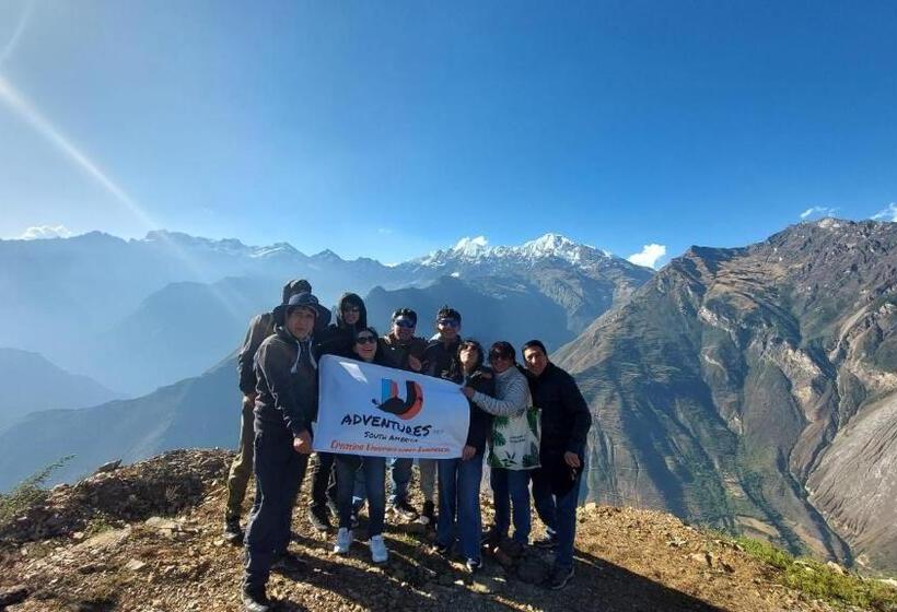 هتل The Wooden House