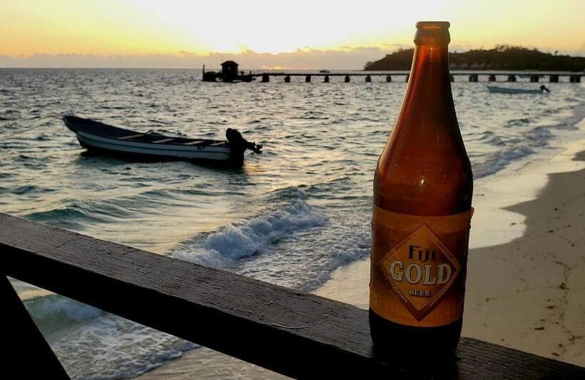 Mana Backpackers And Dive Resort