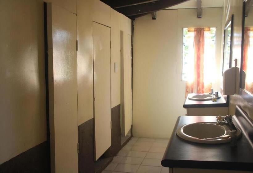 Mana Backpackers And Dive Resort