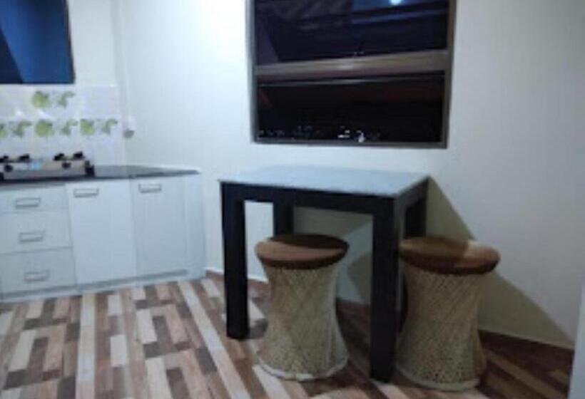 펜션 Aizawl Guest House, Aizwal