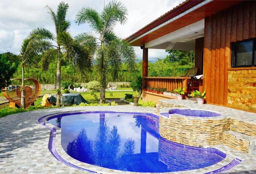 پانسیون Cabins In The Farm