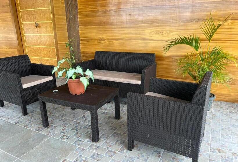 پانسیون Cabins In The Farm