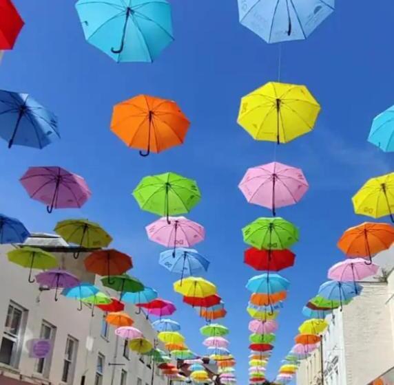 膳宿费 La Casa Rosa Cheltenham   Free Parking Close To Racecourse