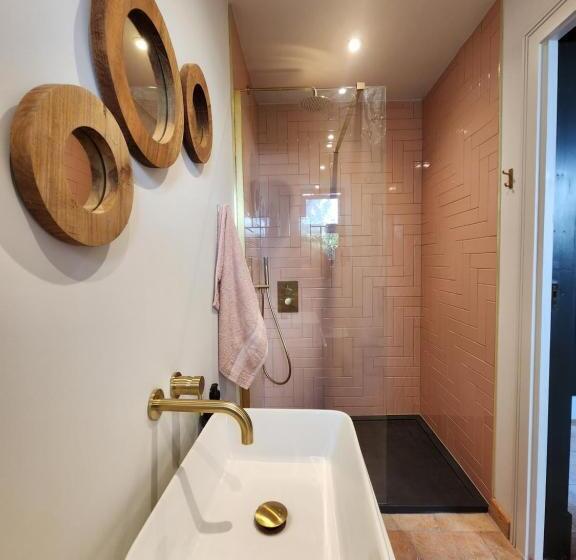 膳宿费 La Casa Rosa Cheltenham   Free Parking Close To Racecourse