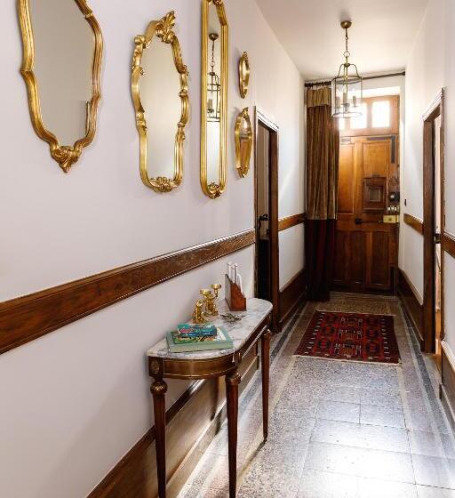 Пансион Madame M S Maison Des Mots