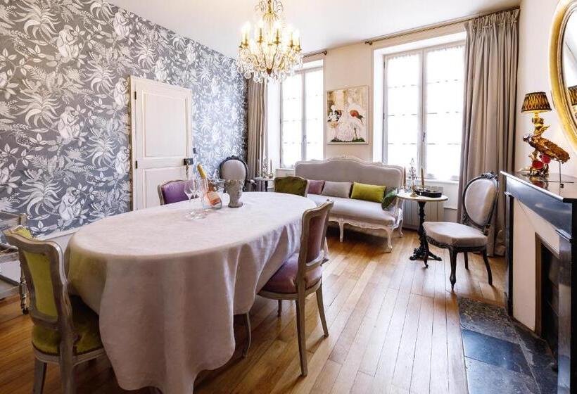 Пансион Madame M S Maison Des Mots