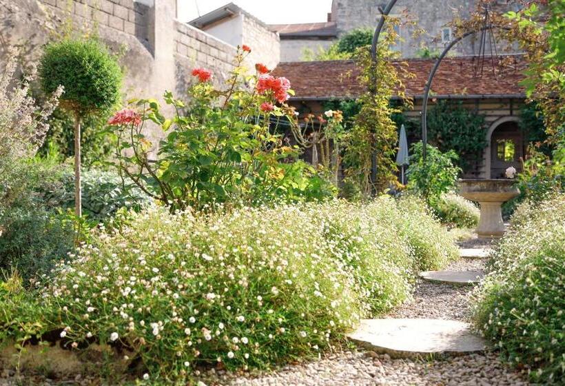 Пансион Madame M S Maison Des Mots