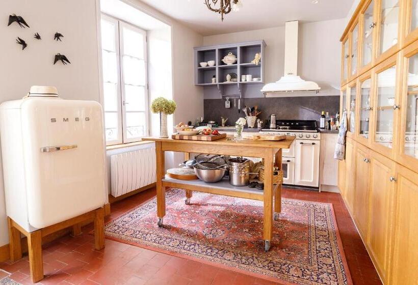 Пансион Madame M S Maison Des Mots