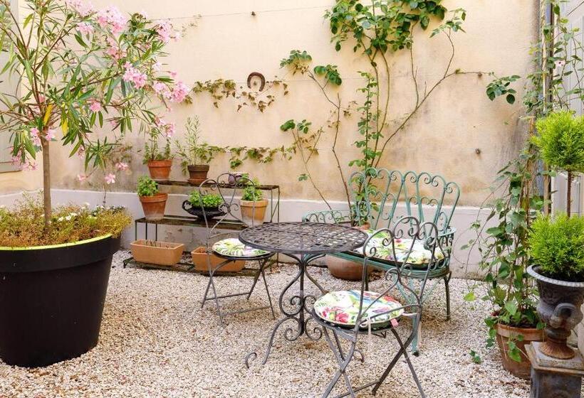 Пансион Madame M S Maison Des Mots