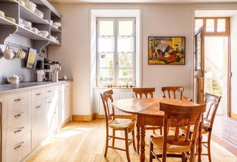 Пансион Madame M S Maison Des Mots