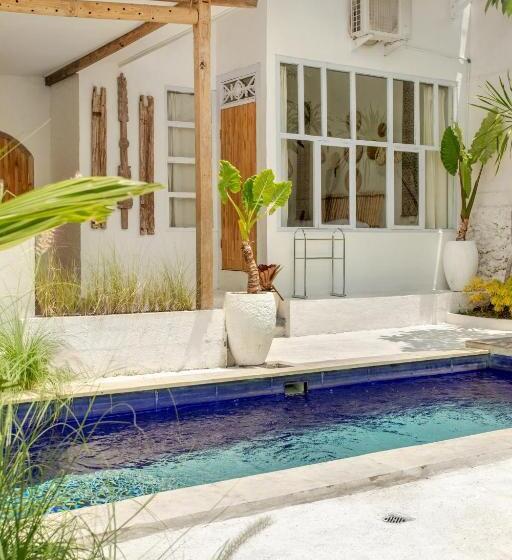 פנסיון Nirvana Villa