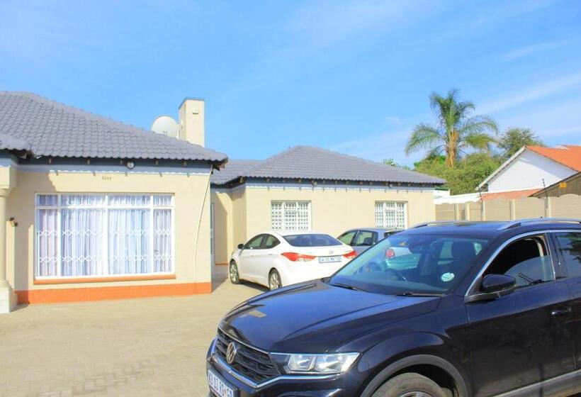 פנסיון Njomsguesthouse