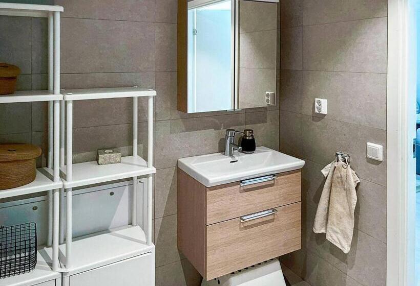 بنسيون Room In Guest Room   Guest Room Close To Malmö Arena