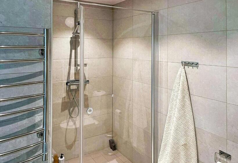 بنسيون Room In Guest Room   Guest Room Close To Malmö Arena