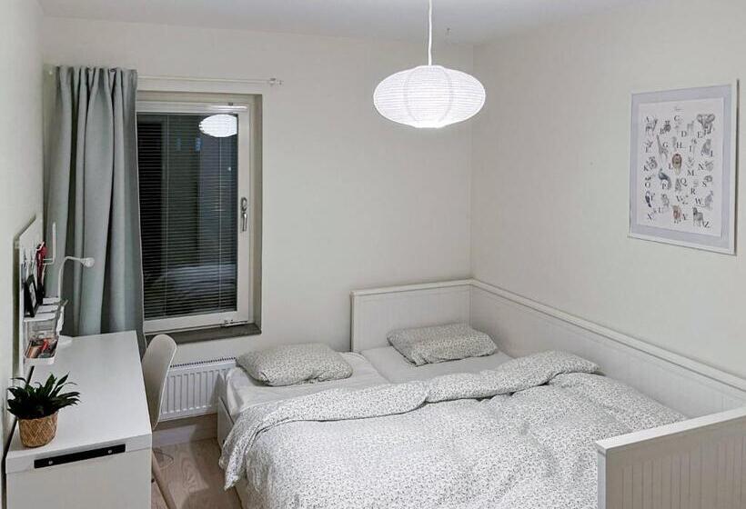 بنسيون Room In Guest Room   Guest Room Close To Malmö Arena