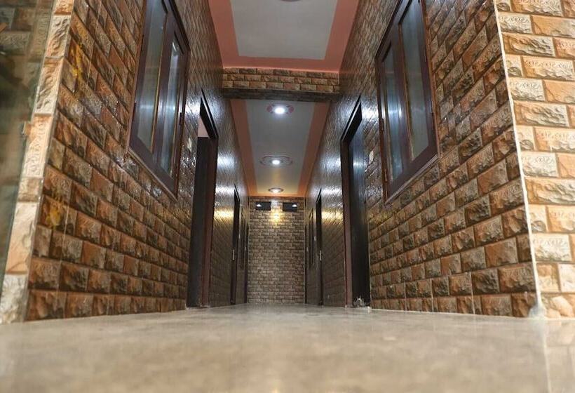 Пансион Shri Laddu Gopal Guest House