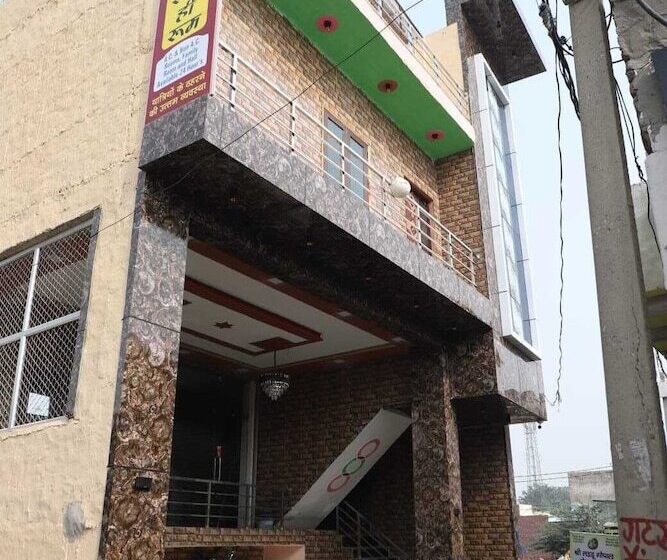 Пансион Shri Laddu Gopal Guest House