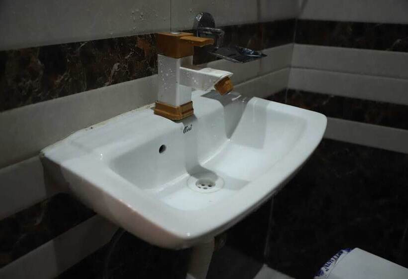 Пансион Shri Laddu Gopal Guest House