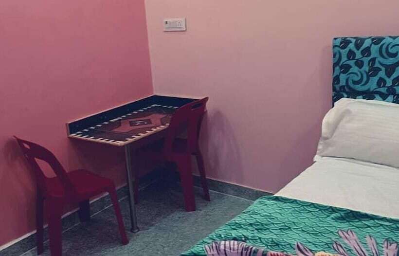 Пансион Shri Laddu Gopal Guest House