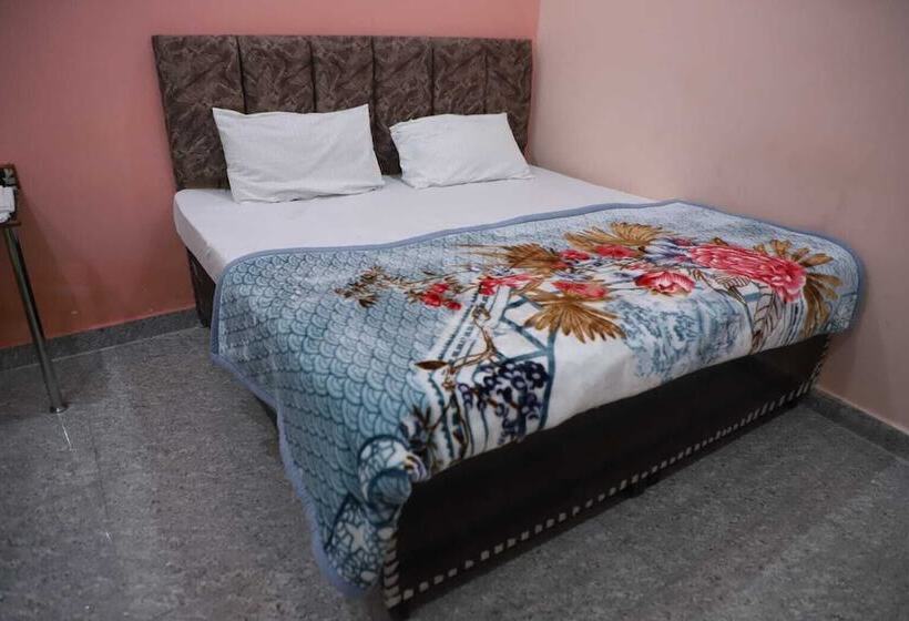 Пансион Shri Laddu Gopal Guest House