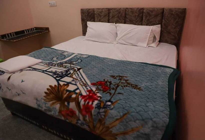 Пансион Shri Laddu Gopal Guest House