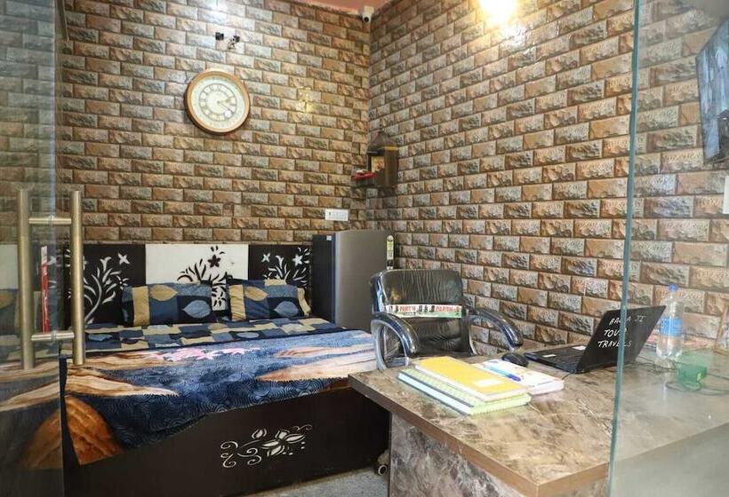 Пансион Shri Laddu Gopal Guest House