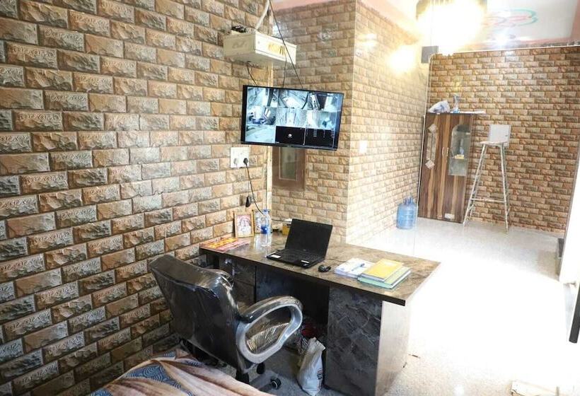 Пансион Shri Laddu Gopal Guest House