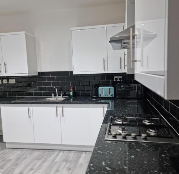 بنسيون Spacious & Comfortable Ensuite Room In Lovely Home