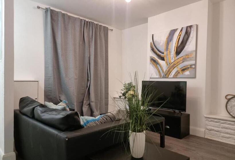 Пансион Spacious & Comfortable Ensuite Room In Lovely Home