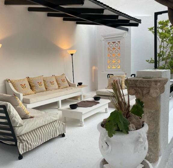 膳宿费 The Cypresses