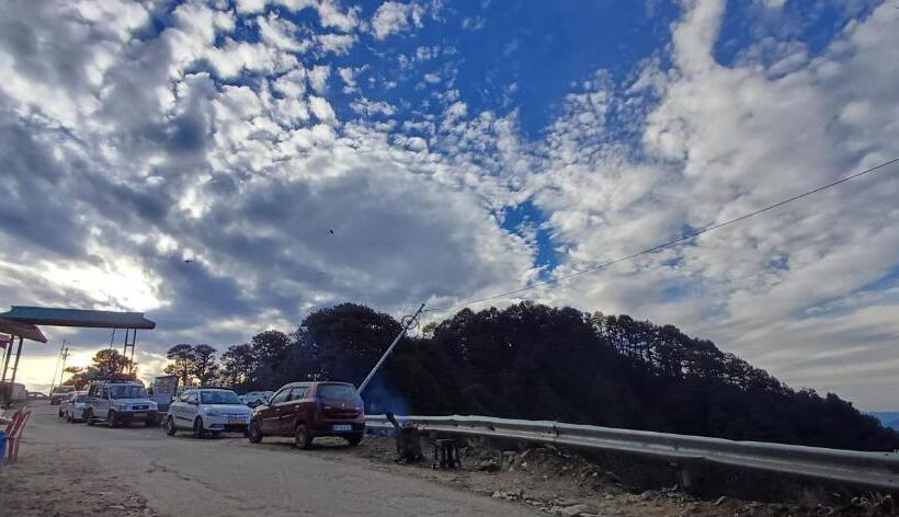 ペンション Thetreehousejibhi