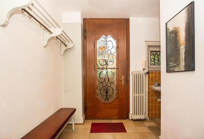 بنسيون Two Bedrooms In Villa In The Heart Of Basel