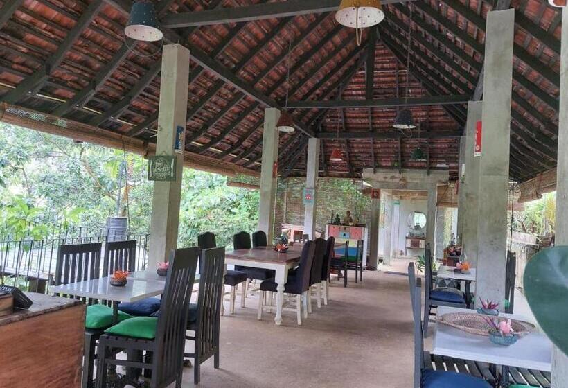 אתר נופש Jansen’s Bungalow Sinharaja Rainforest Retreat