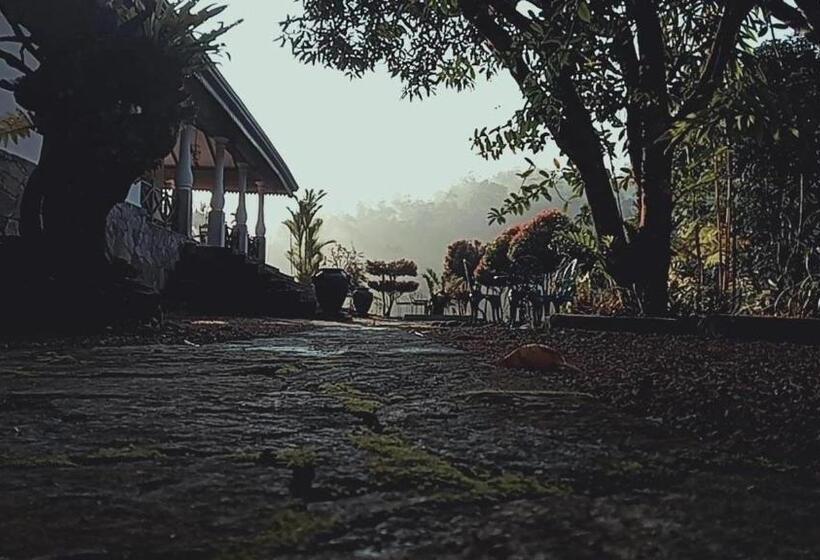 אתר נופש Jansen’s Bungalow Sinharaja Rainforest Retreat