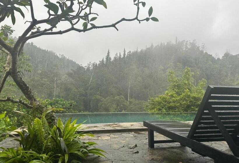 リゾートホテル Jansen’s Bungalow Sinharaja Rainforest Retreat