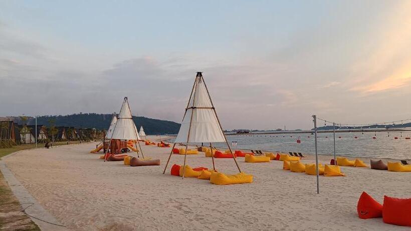 リゾートホテル Summer Bay Beach Club & Cabins Sihanoukville By Preference