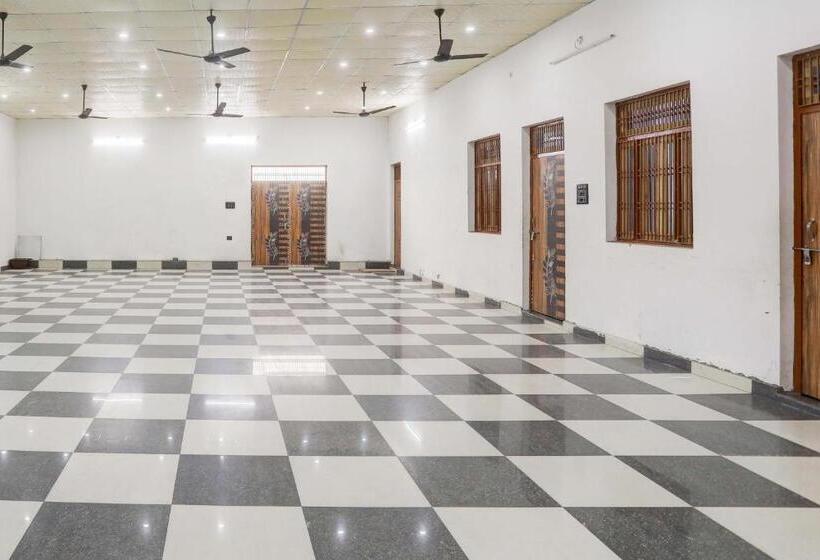 Spot On Hotel Happy Moonlight