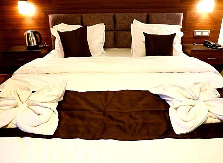 Tropical Hotel & Spa