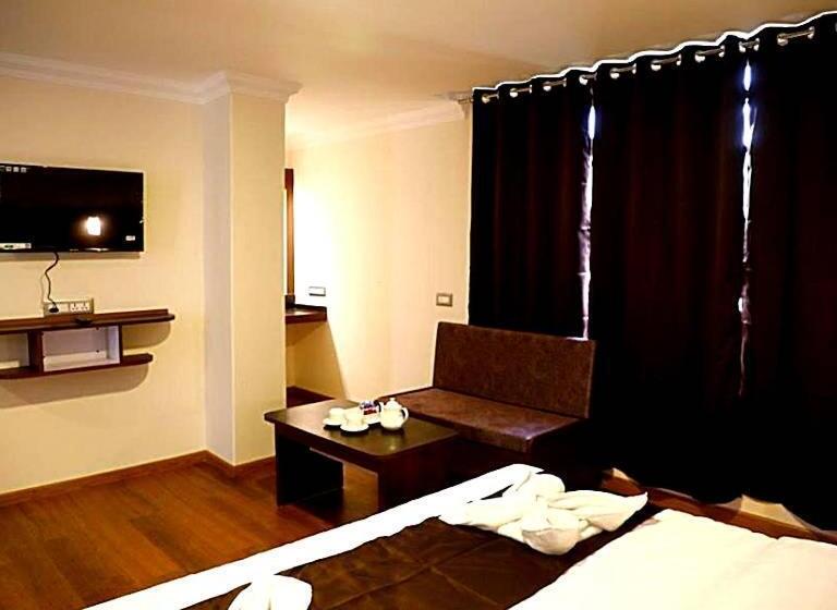 Tropical Hotel & Spa