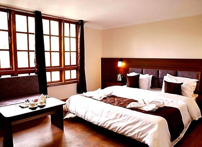 Tropical Hotel & Spa