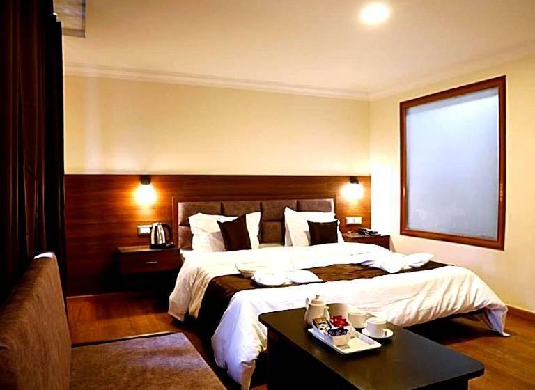 Tropical Hotel & Spa